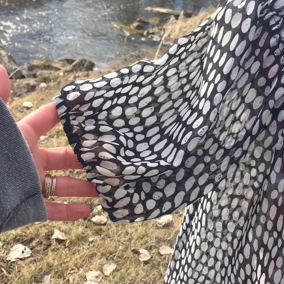 Moda International B & W Blouse - Picture 2 of 6